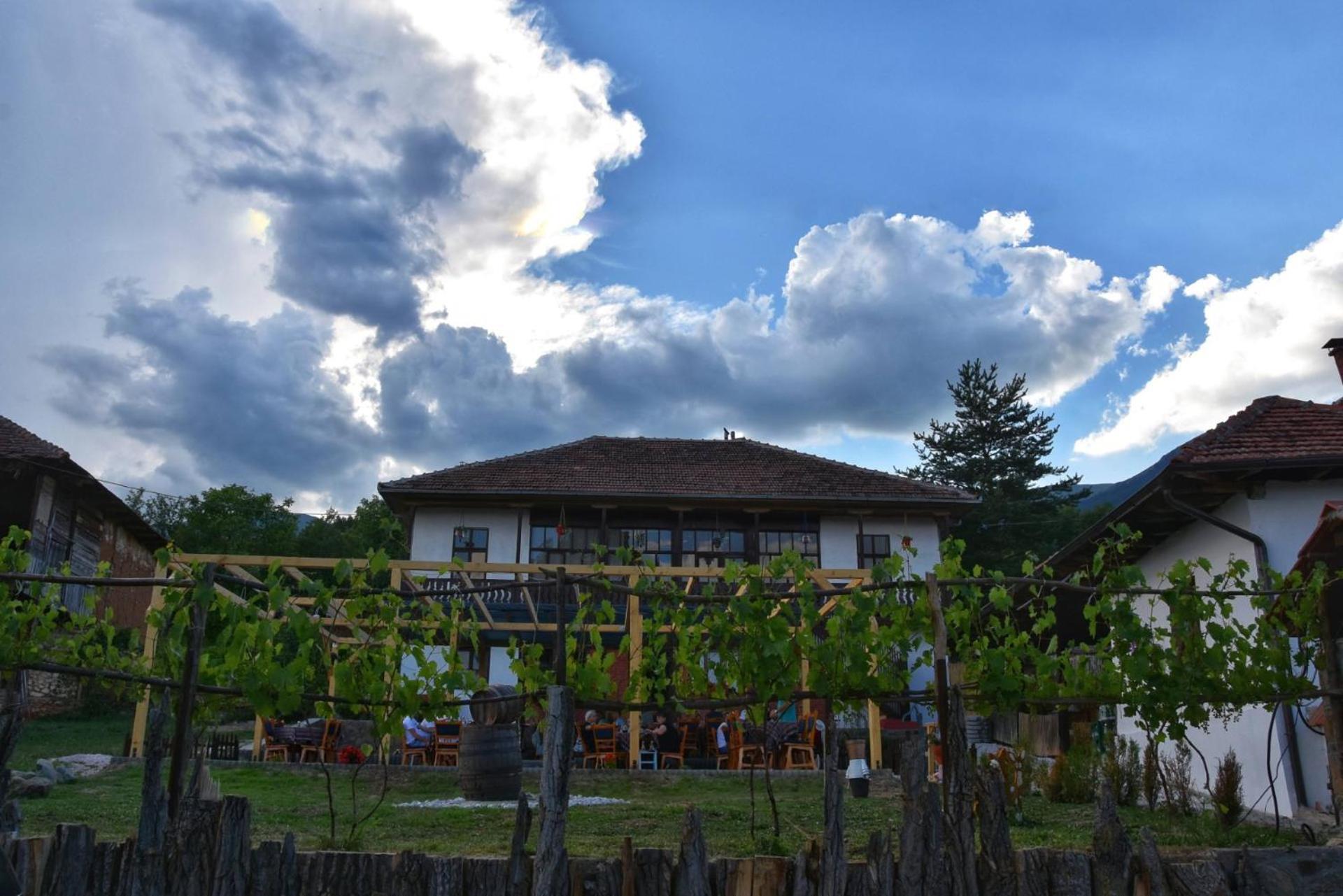 Corbadziski An Ethno House Panzió Vratnica Kültér fotó